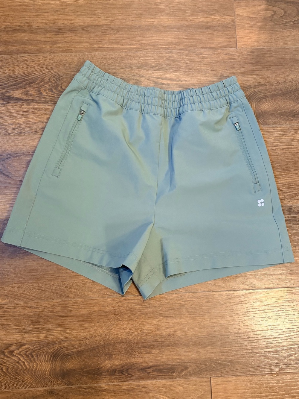 Sweaty Betty Sage Green Athletic Shorts with Zip Pockets 3” excellent